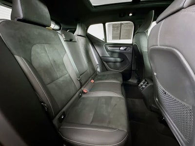 2023 Volvo XC40 Plus Dark Theme