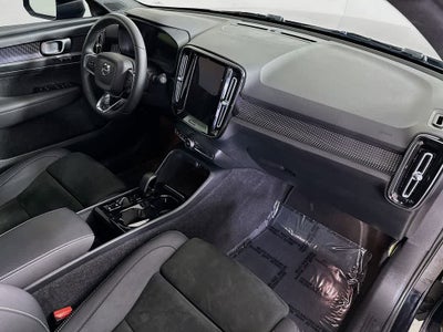 2023 Volvo XC40 Plus Dark Theme