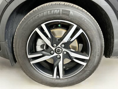 2023 Volvo XC40 Plus Dark Theme