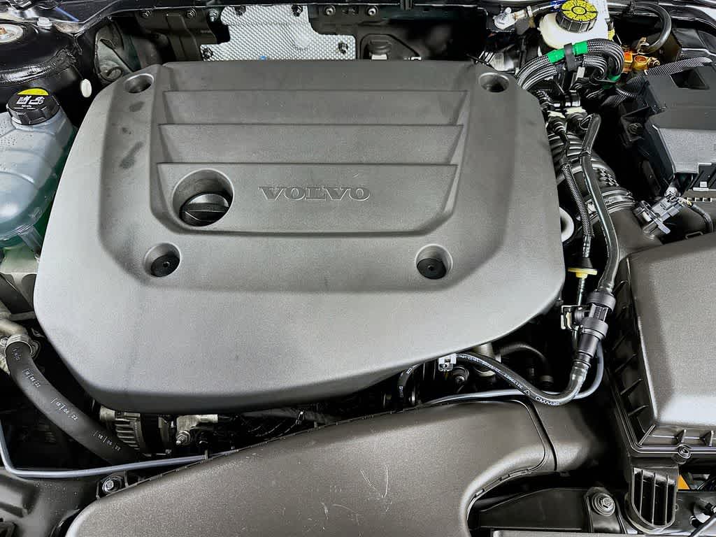 2023 Volvo XC40 Plus Dark Theme