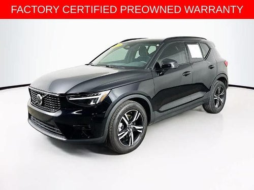 2023 Volvo XC40 Plus Dark Theme