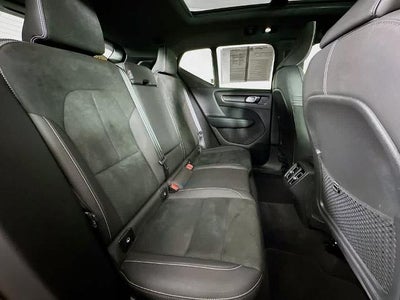 2023 Volvo XC40 Plus Dark Theme