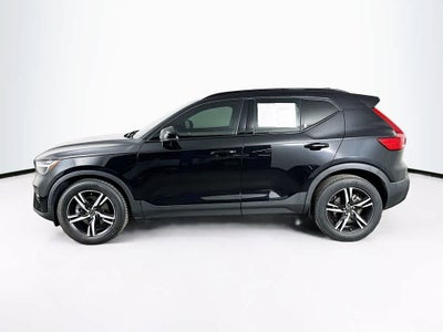 2023 Volvo XC40 Plus Dark Theme