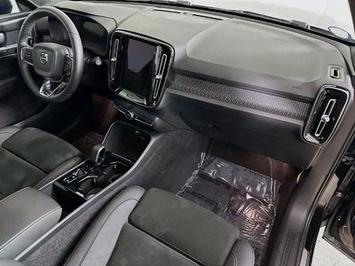 2023 Volvo XC40 Plus Dark Theme