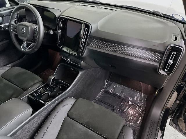 2023 Volvo XC40 Plus Dark Theme