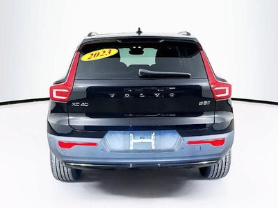 2023 Volvo XC40 Plus Dark Theme