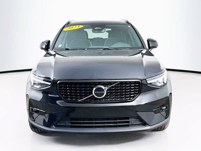2023 Volvo XC40 Plus Dark Theme