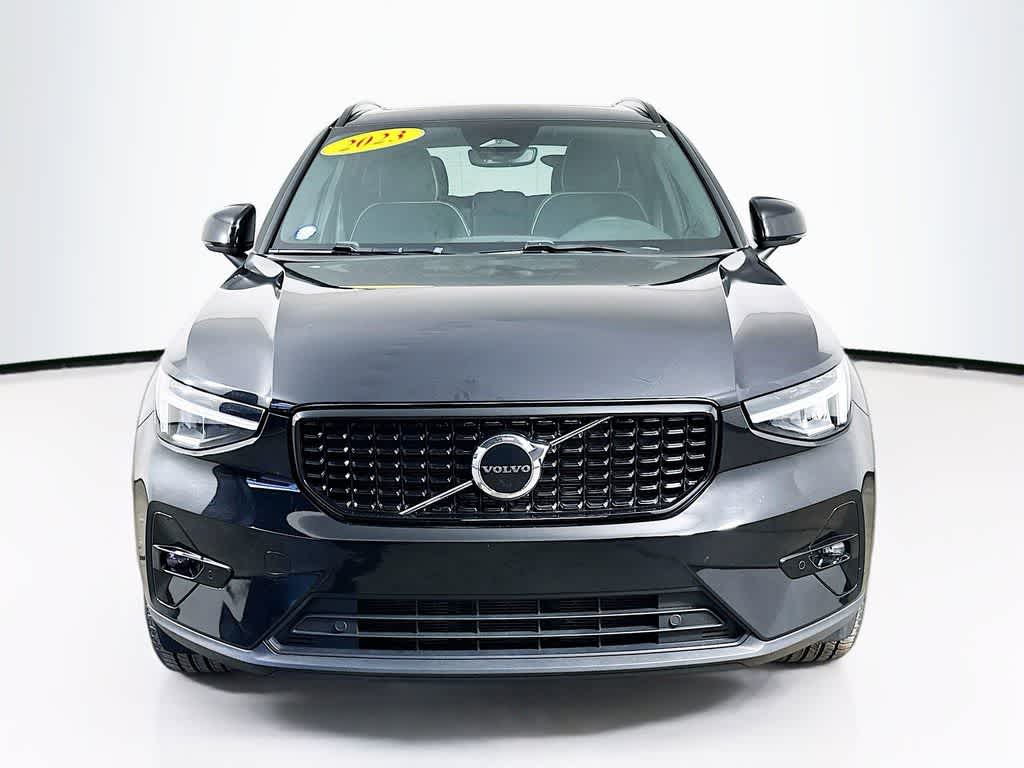 2023 Volvo XC40 Plus Dark Theme