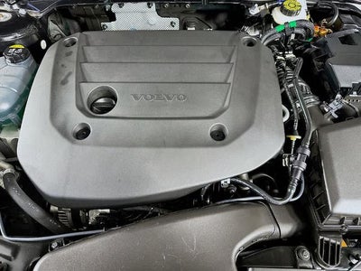 2023 Volvo XC40 Plus Dark Theme